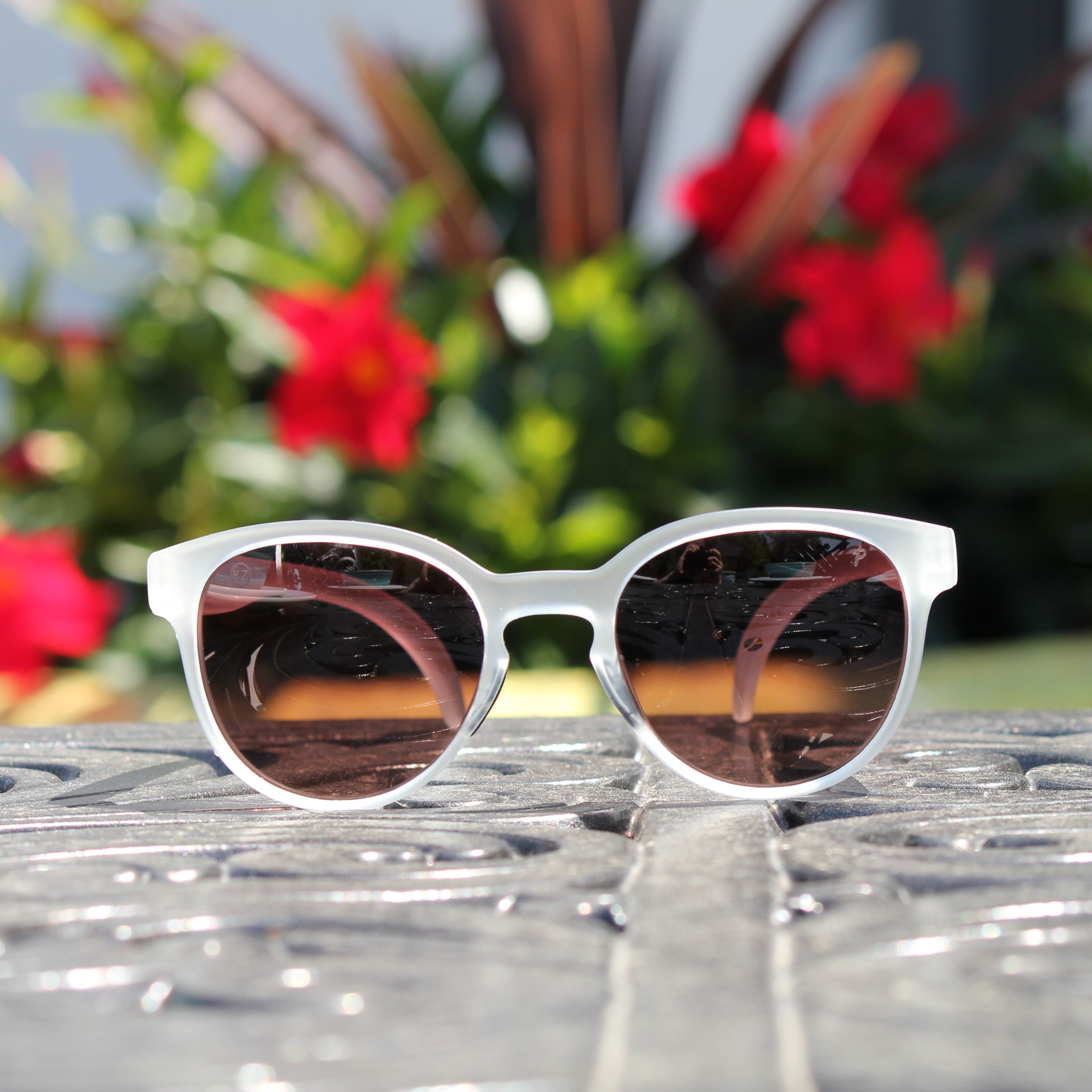 Oasis - Floating Sunglasses 1 KZ