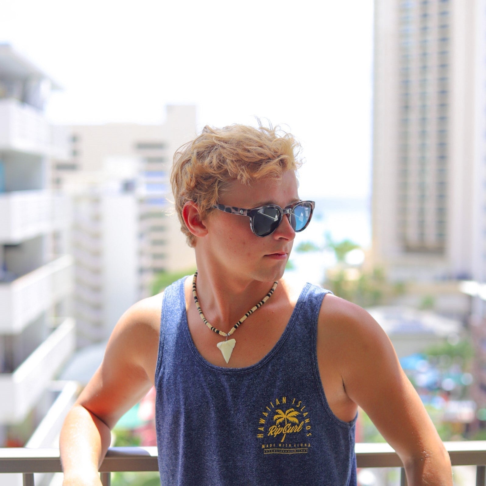 Oasis - Floating Sunglasses 1 KZ